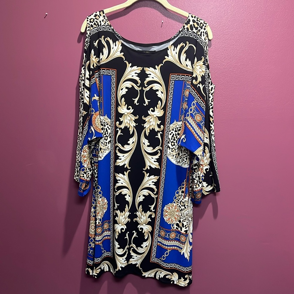 Brand new top from Dillards.